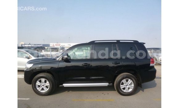 Nunua Imported Toyota Land Cruiser Nyeusi Gari ndani ya Import - Dubai nchini Uganda Nunua Imported Toyota Land Cruiser Nyeusi Gari ndani ya Import - Dubai nchini Uganda