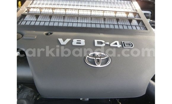 Nunua Imported Toyota Land Cruiser Nyeusi Gari ndani ya Import - Dubai nchini Uganda Nunua Imported Toyota Land Cruiser Nyeusi Gari ndani ya Import - Dubai nchini Uganda