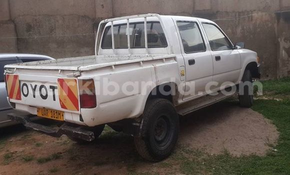 Acheter Occasion Voiture Toyota Hilux Blanc à Kampala, Ouganda Acheter Occasion Voiture Toyota Hilux Blanc à Kampala, Ouganda