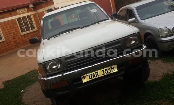 Acheter Occasion Voiture Toyota Hilux Blanc à Kampala, Ouganda Acheter Occasion Voiture Toyota Hilux Blanc à Kampala, Ouganda