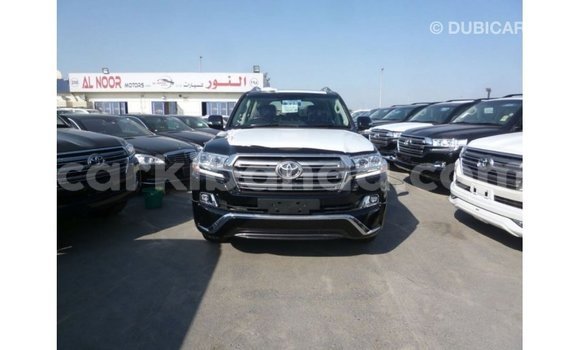 Acheter Import Voiture Toyota Land Cruiser Noir à Import - Dubai, Ouganda Acheter Import Voiture Toyota Land Cruiser Noir à Import - Dubai, Ouganda