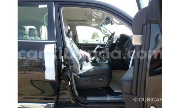 Acheter Import Voiture Toyota Land Cruiser Noir à Import - Dubai, Ouganda Acheter Import Voiture Toyota Land Cruiser Noir à Import - Dubai, Ouganda