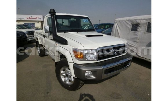 Acheter Import Voiture Toyota Land Cruiser Blanc à Import - Dubai, Ouganda Acheter Import Voiture Toyota Land Cruiser Blanc à Import - Dubai, Ouganda