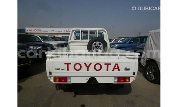 Acheter Import Voiture Toyota Land Cruiser Blanc à Import - Dubai, Ouganda Acheter Import Voiture Toyota Land Cruiser Blanc à Import - Dubai, Ouganda