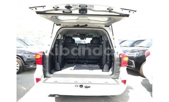 Nunua Imported Toyota Land Cruiser Nyeupe Gari ndani ya Import - Dubai nchini Uganda Nunua Imported Toyota Land Cruiser Nyeupe Gari ndani ya Import - Dubai nchini Uganda
