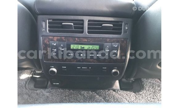 Nunua Imported Toyota Land Cruiser Nyeupe Gari ndani ya Import - Dubai nchini Uganda Nunua Imported Toyota Land Cruiser Nyeupe Gari ndani ya Import - Dubai nchini Uganda