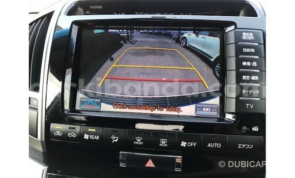 Nunua Imported Toyota Land Cruiser Nyeupe Gari ndani ya Import - Dubai nchini Uganda Nunua Imported Toyota Land Cruiser Nyeupe Gari ndani ya Import - Dubai nchini Uganda