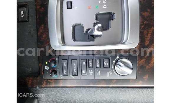 Nunua Imported Toyota Land Cruiser Nyeupe Gari ndani ya Import - Dubai nchini Uganda Nunua Imported Toyota Land Cruiser Nyeupe Gari ndani ya Import - Dubai nchini Uganda