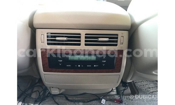 Nunua Imported Toyota Land Cruiser Nyeupe Gari ndani ya Import - Dubai nchini Uganda Nunua Imported Toyota Land Cruiser Nyeupe Gari ndani ya Import - Dubai nchini Uganda
