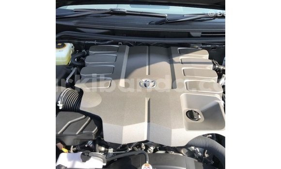 Gura Imported Toyota Land Cruiser Black Imodoka i Import - Dubai mu Uganda Gura Imported Toyota Land Cruiser Black Imodoka i Import - Dubai mu Uganda