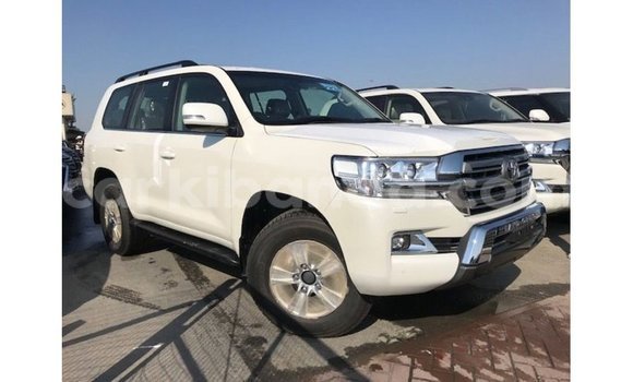Nunua Imported Toyota Land Cruiser Nyeupe Gari ndani ya Import - Dubai nchini Uganda Nunua Imported Toyota Land Cruiser Nyeupe Gari ndani ya Import - Dubai nchini Uganda