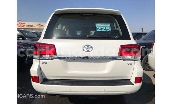 Nunua Imported Toyota Land Cruiser Nyeupe Gari ndani ya Import - Dubai nchini Uganda Nunua Imported Toyota Land Cruiser Nyeupe Gari ndani ya Import - Dubai nchini Uganda