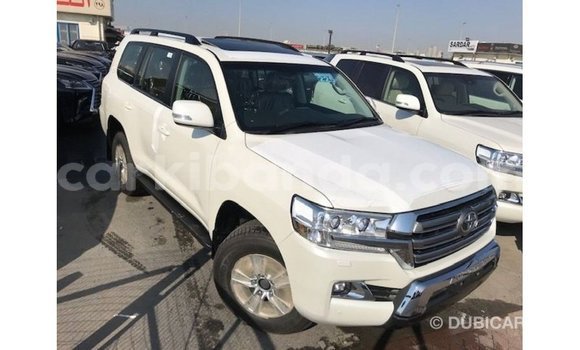 Nunua Imported Toyota Land Cruiser Nyeupe Gari ndani ya Import - Dubai nchini Uganda Nunua Imported Toyota Land Cruiser Nyeupe Gari ndani ya Import - Dubai nchini Uganda