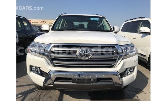 Nunua Imported Toyota Land Cruiser Nyeupe Gari ndani ya Import - Dubai nchini Uganda Nunua Imported Toyota Land Cruiser Nyeupe Gari ndani ya Import - Dubai nchini Uganda
