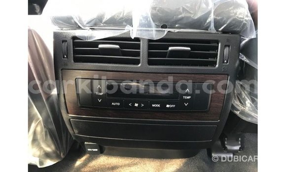 Nunua Imported Toyota Land Cruiser Nyeupe Gari ndani ya Import - Dubai nchini Uganda Nunua Imported Toyota Land Cruiser Nyeupe Gari ndani ya Import - Dubai nchini Uganda