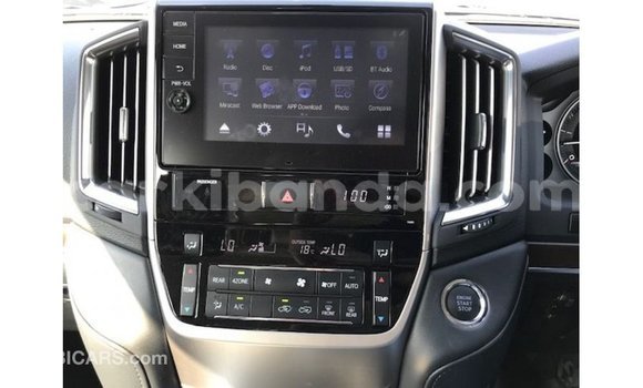 Nunua Imported Toyota Land Cruiser Nyeupe Gari ndani ya Import - Dubai nchini Uganda Nunua Imported Toyota Land Cruiser Nyeupe Gari ndani ya Import - Dubai nchini Uganda