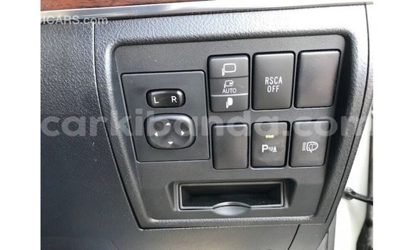 Nunua Imported Toyota Land Cruiser Nyeupe Gari ndani ya Import - Dubai nchini Uganda Nunua Imported Toyota Land Cruiser Nyeupe Gari ndani ya Import - Dubai nchini Uganda