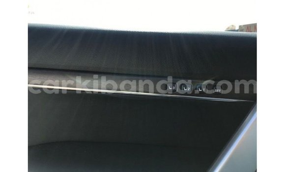 Nunua Imported Toyota Land Cruiser Nyeupe Gari ndani ya Import - Dubai nchini Uganda Nunua Imported Toyota Land Cruiser Nyeupe Gari ndani ya Import - Dubai nchini Uganda