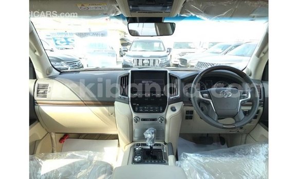 Nunua Imported Toyota Land Cruiser Nyeupe Gari ndani ya Import - Dubai nchini Uganda Nunua Imported Toyota Land Cruiser Nyeupe Gari ndani ya Import - Dubai nchini Uganda