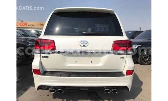 Nunua Imported Toyota Land Cruiser Nyeupe Gari ndani ya Import - Dubai nchini Uganda Nunua Imported Toyota Land Cruiser Nyeupe Gari ndani ya Import - Dubai nchini Uganda