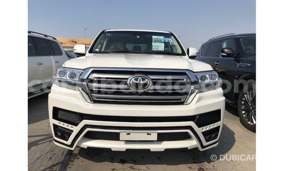 Nunua Imported Toyota Land Cruiser Nyeupe Gari ndani ya Import - Dubai nchini Uganda Nunua Imported Toyota Land Cruiser Nyeupe Gari ndani ya Import - Dubai nchini Uganda