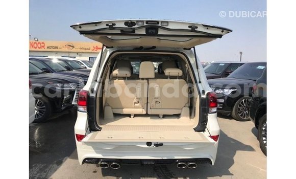 Nunua Imported Toyota Land Cruiser Nyeupe Gari ndani ya Import - Dubai nchini Uganda Nunua Imported Toyota Land Cruiser Nyeupe Gari ndani ya Import - Dubai nchini Uganda
