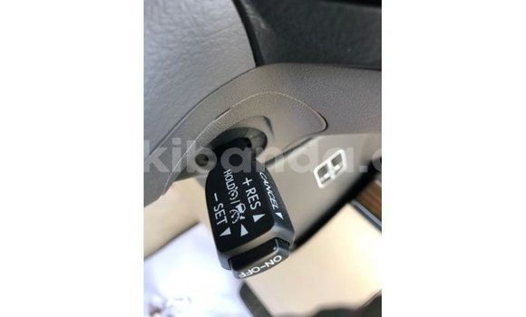 Nunua Imported Toyota Land Cruiser Nyeupe Gari ndani ya Import - Dubai nchini Uganda Nunua Imported Toyota Land Cruiser Nyeupe Gari ndani ya Import - Dubai nchini Uganda