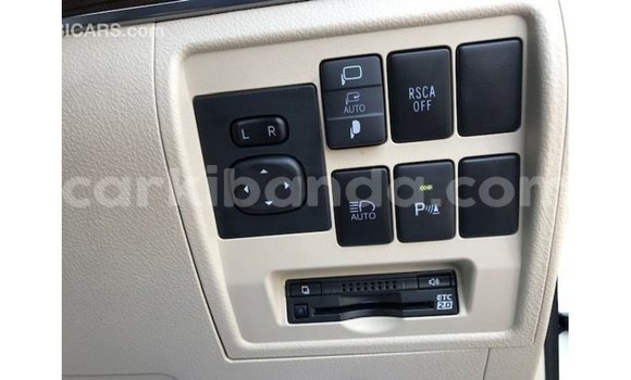 Nunua Imported Toyota Land Cruiser Nyeupe Gari ndani ya Import - Dubai nchini Uganda Nunua Imported Toyota Land Cruiser Nyeupe Gari ndani ya Import - Dubai nchini Uganda