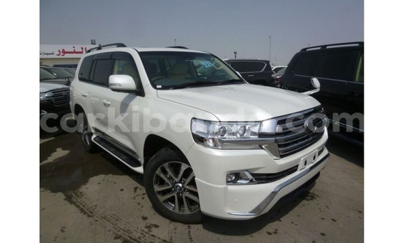 Acheter Import Voiture Toyota Land Cruiser Blanc à Import - Dubai, Ouganda Acheter Import Voiture Toyota Land Cruiser Blanc à Import - Dubai, Ouganda