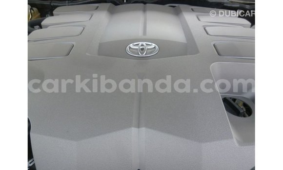 Acheter Import Voiture Toyota Land Cruiser Blanc à Import - Dubai, Ouganda Acheter Import Voiture Toyota Land Cruiser Blanc à Import - Dubai, Ouganda