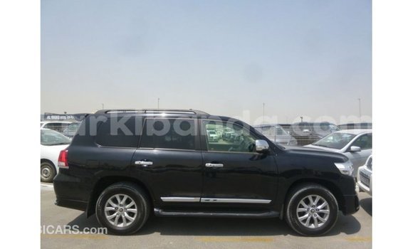 Nunua Imported Toyota Land Cruiser Nyeusi Gari ndani ya Import - Dubai nchini Uganda Nunua Imported Toyota Land Cruiser Nyeusi Gari ndani ya Import - Dubai nchini Uganda