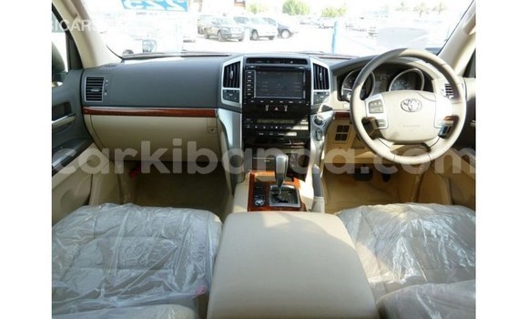 Nunua Imported Toyota Land Cruiser Nyeusi Gari ndani ya Import - Dubai nchini Uganda Nunua Imported Toyota Land Cruiser Nyeusi Gari ndani ya Import - Dubai nchini Uganda