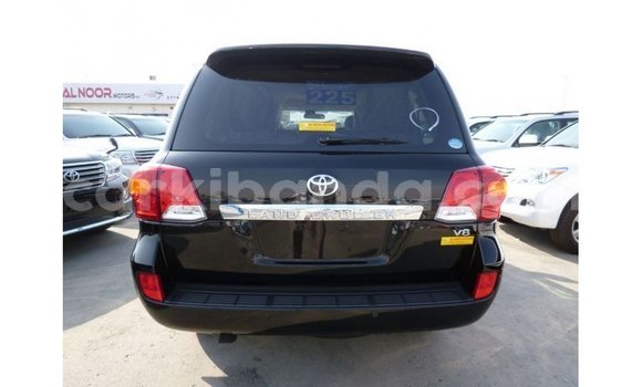 Nunua Imported Toyota Land Cruiser Nyeusi Gari ndani ya Import - Dubai nchini Uganda Nunua Imported Toyota Land Cruiser Nyeusi Gari ndani ya Import - Dubai nchini Uganda