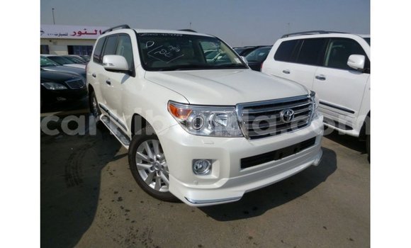 Gura Imported Toyota Land Cruiser White Imodoka i Import - Dubai mu Uganda Gura Imported Toyota Land Cruiser White Imodoka i Import - Dubai mu Uganda