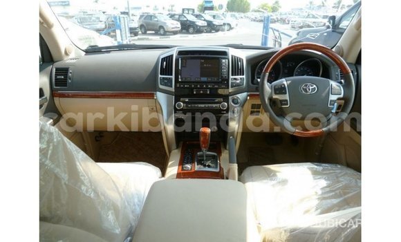 Gura Imported Toyota Land Cruiser White Imodoka i Import - Dubai mu Uganda Gura Imported Toyota Land Cruiser White Imodoka i Import - Dubai mu Uganda