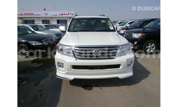 Gura Imported Toyota Land Cruiser White Imodoka i Import - Dubai mu Uganda Gura Imported Toyota Land Cruiser White Imodoka i Import - Dubai mu Uganda