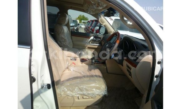 Gura Imported Toyota Land Cruiser White Imodoka i Import - Dubai mu Uganda Gura Imported Toyota Land Cruiser White Imodoka i Import - Dubai mu Uganda