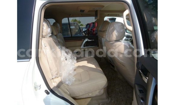 Gura Imported Toyota Land Cruiser White Imodoka i Import - Dubai mu Uganda Gura Imported Toyota Land Cruiser White Imodoka i Import - Dubai mu Uganda