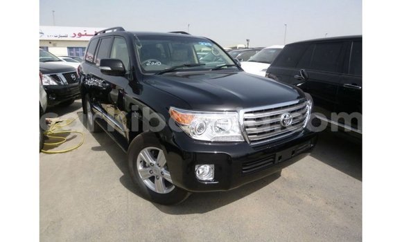 Nunua Imported Toyota Land Cruiser Nyeusi Gari ndani ya Import - Dubai nchini Uganda Nunua Imported Toyota Land Cruiser Nyeusi Gari ndani ya Import - Dubai nchini Uganda