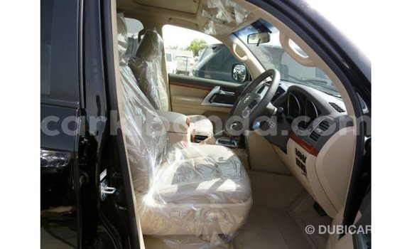 Nunua Imported Toyota Land Cruiser Nyeusi Gari ndani ya Import - Dubai nchini Uganda Nunua Imported Toyota Land Cruiser Nyeusi Gari ndani ya Import - Dubai nchini Uganda