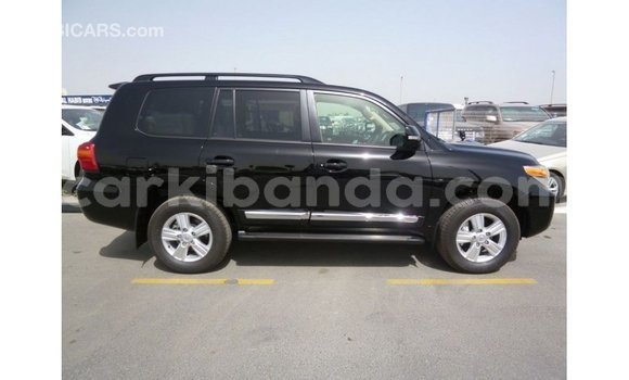 Nunua Imported Toyota Land Cruiser Nyeusi Gari ndani ya Import - Dubai nchini Uganda Nunua Imported Toyota Land Cruiser Nyeusi Gari ndani ya Import - Dubai nchini Uganda