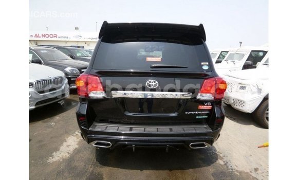 Nunua Imported Toyota Land Cruiser Nyeusi Gari ndani ya Import - Dubai nchini Uganda Nunua Imported Toyota Land Cruiser Nyeusi Gari ndani ya Import - Dubai nchini Uganda