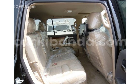 Nunua Imported Toyota Land Cruiser Nyeusi Gari ndani ya Import - Dubai nchini Uganda Nunua Imported Toyota Land Cruiser Nyeusi Gari ndani ya Import - Dubai nchini Uganda