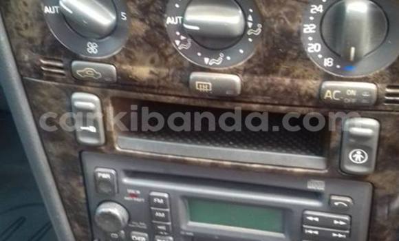 Acheter Occasion Voiture Volvo V40 Gris à Kampala, Ouganda Acheter Occasion Voiture Volvo V40 Gris à Kampala, Ouganda