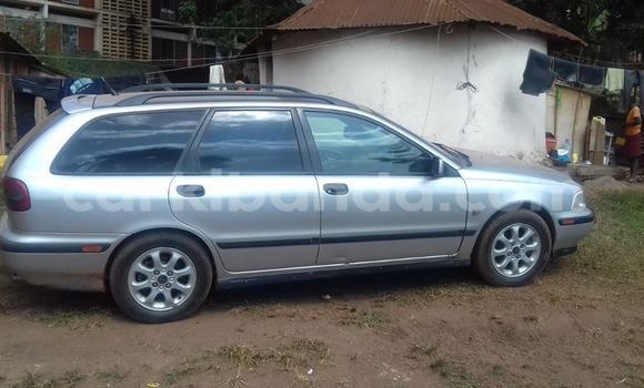 Acheter Occasion Voiture Volvo V40 Gris à Kampala, Ouganda Acheter Occasion Voiture Volvo V40 Gris à Kampala, Ouganda