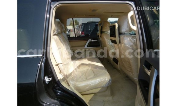 Nunua Imported Toyota Land Cruiser Nyeusi Gari ndani ya Import - Dubai nchini Uganda Nunua Imported Toyota Land Cruiser Nyeusi Gari ndani ya Import - Dubai nchini Uganda