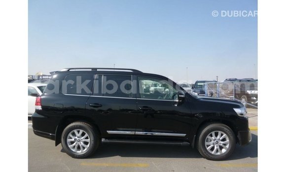 Nunua Imported Toyota Land Cruiser Nyeusi Gari ndani ya Import - Dubai nchini Uganda Nunua Imported Toyota Land Cruiser Nyeusi Gari ndani ya Import - Dubai nchini Uganda