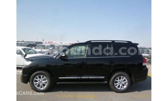 Nunua Imported Toyota Land Cruiser Nyeusi Gari ndani ya Import - Dubai nchini Uganda Nunua Imported Toyota Land Cruiser Nyeusi Gari ndani ya Import - Dubai nchini Uganda