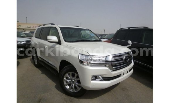 Nunua Imported Toyota Land Cruiser Nyeupe Gari ndani ya Import - Dubai nchini Uganda Nunua Imported Toyota Land Cruiser Nyeupe Gari ndani ya Import - Dubai nchini Uganda