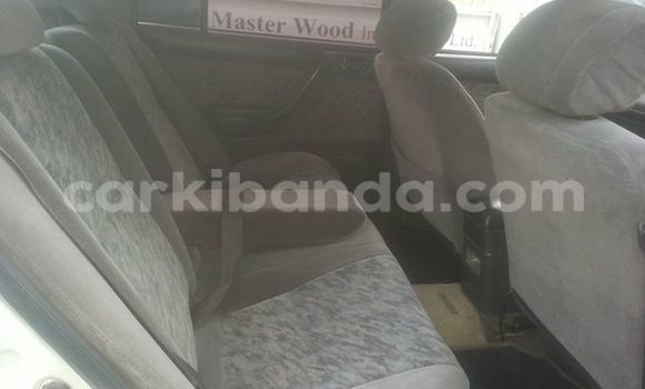 Acheter Occasion Voiture Toyota Carina Blanc à Kampala, Ouganda Acheter Occasion Voiture Toyota Carina Blanc à Kampala, Ouganda